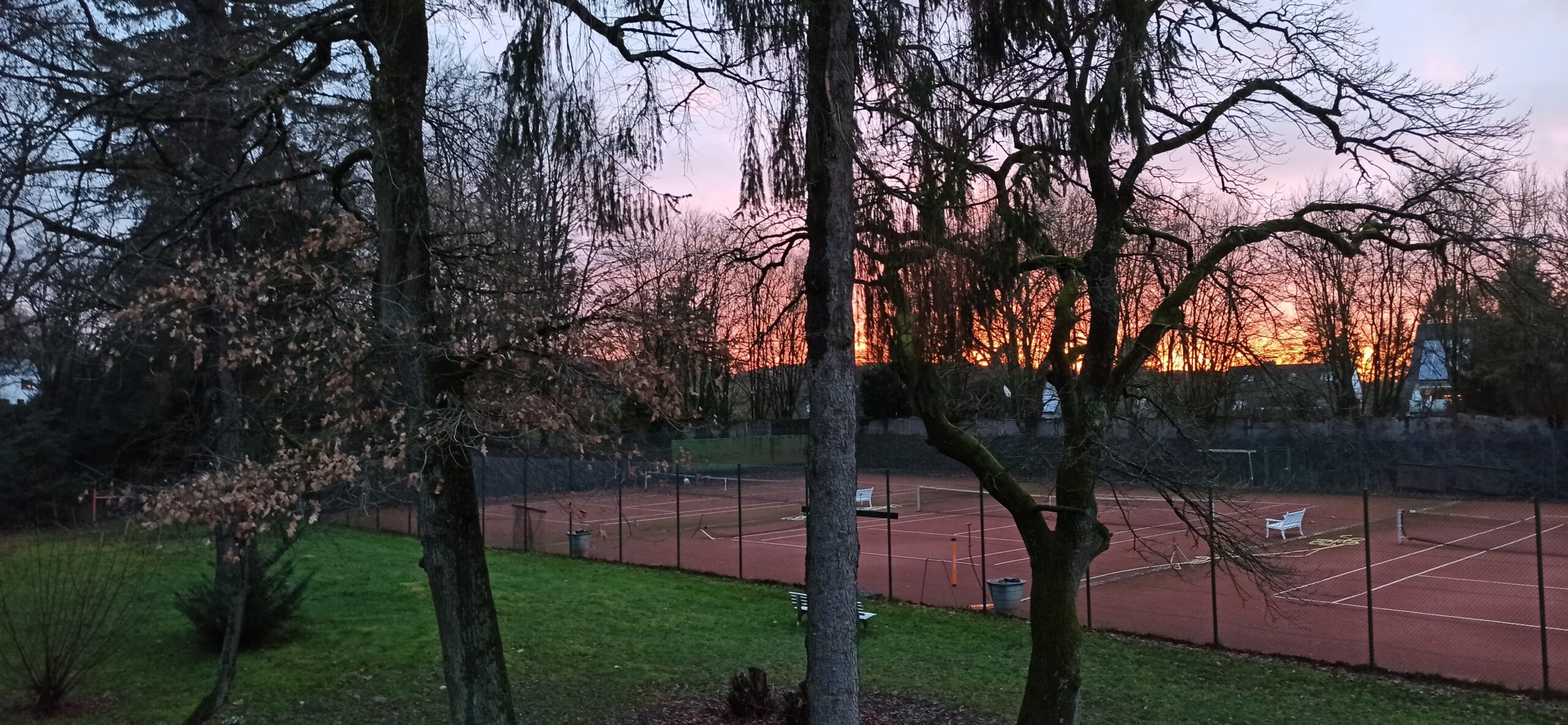 ATV Tennisplätze beim Sonnenuntergang
